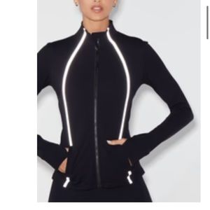 Noli reflective fitted flatter zip w thumb holes and inner secret pockets